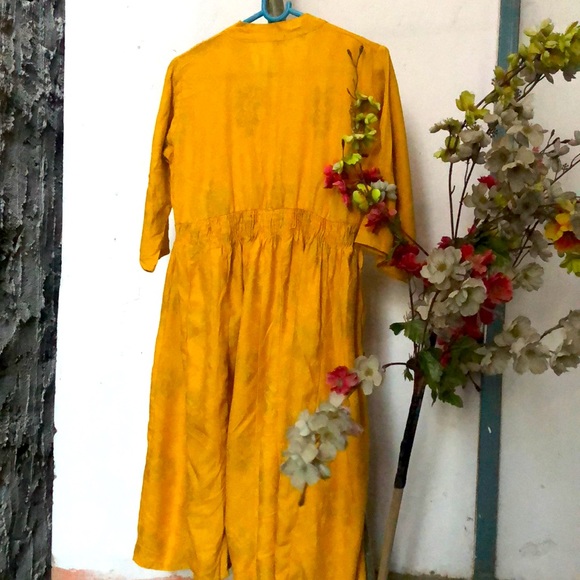 Indian flower printed Anarkali Yellow Kurta - Picture 4 of 4
